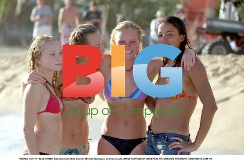 Kate Bosworth and Cast on 'Blue Crush' Set