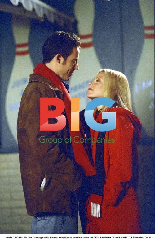 Tom Cavanagh and Kelly Ripa as Ed and Jennifer