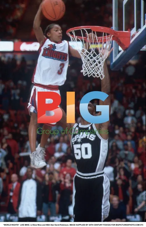 Lil Bow Wow and David Robinson in 'Like Mike'