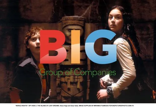 SPY KIDS 2 Still: Alexa Vega & Daryl Sabara