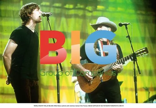 Willie Nelson and Rob Thomas Performing