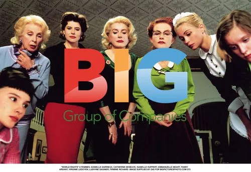 8 Femmes Cast Portrait