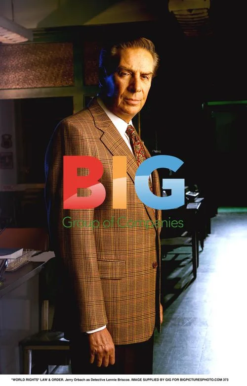 Jerry Orbach as Detective Lennie Briscoe