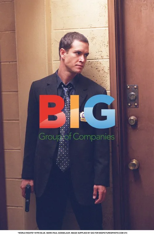 Mark-Paul Gosselaar in NYPD Blue