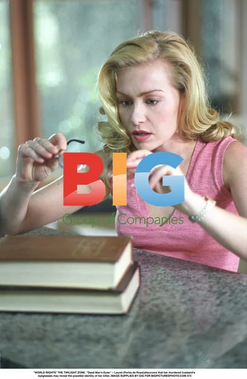 Laurel discovers clues in glasses