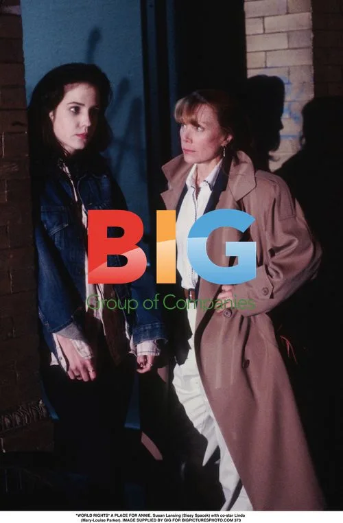 Susan Lansing and Linda on Set