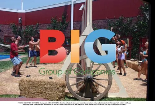 Big Brother 3 Houseguests in "Eggs Over Easy" Competition