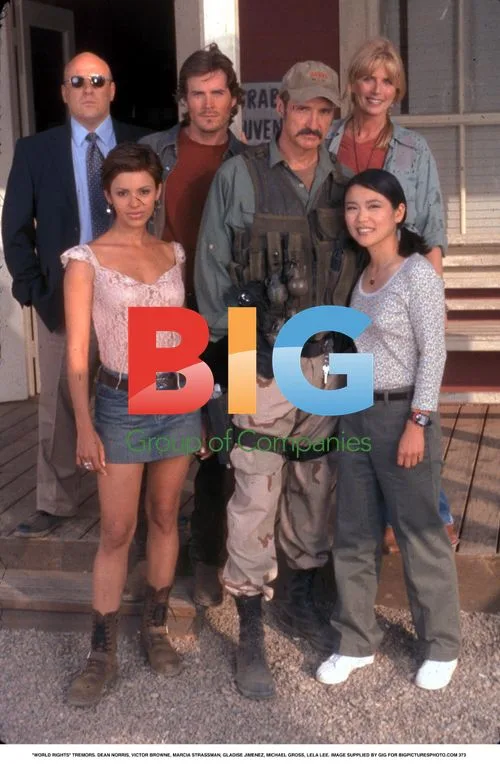 TREMORS - Dean Norris, Victor Browne, Marcia Strassman, Gladise Jimenez, Michael Gross, Lela Lee
