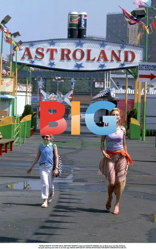 BRITTANY MURPHY & DAKOTA FANNING in UPTOWN GIRLS