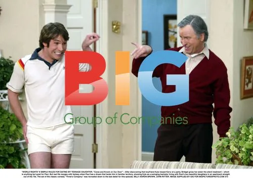 Recreating "Three's Company" set for "8 Simple Rules"