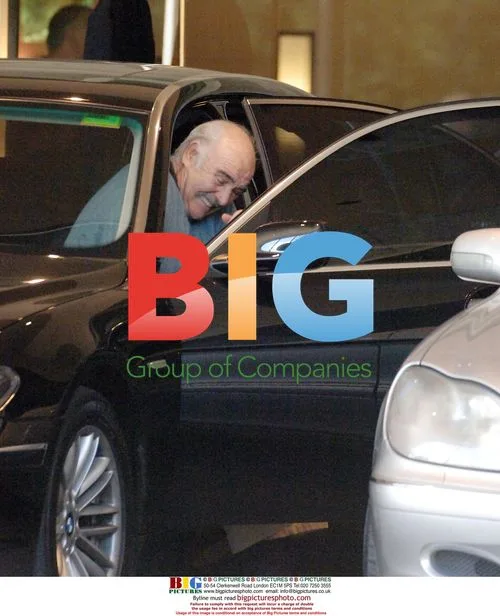 Sean Connery Struggles With Car in Sydney
