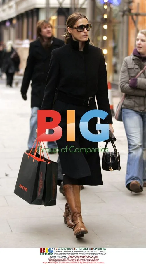 Duran Duran's Simon Lebon and wife Yasmeen shop on Sloane Street