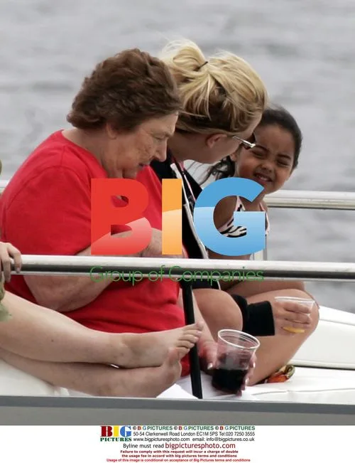 Britney Spears Goes on Yacht Cruise with Family