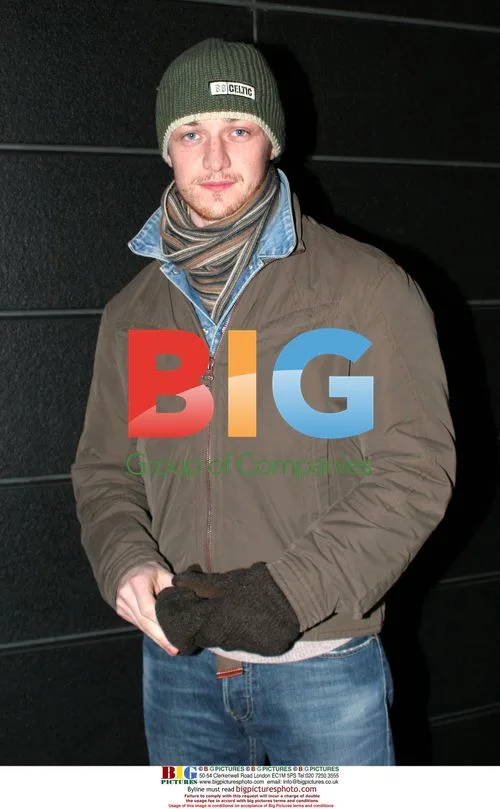James Mcavoy Walks in Manhattan