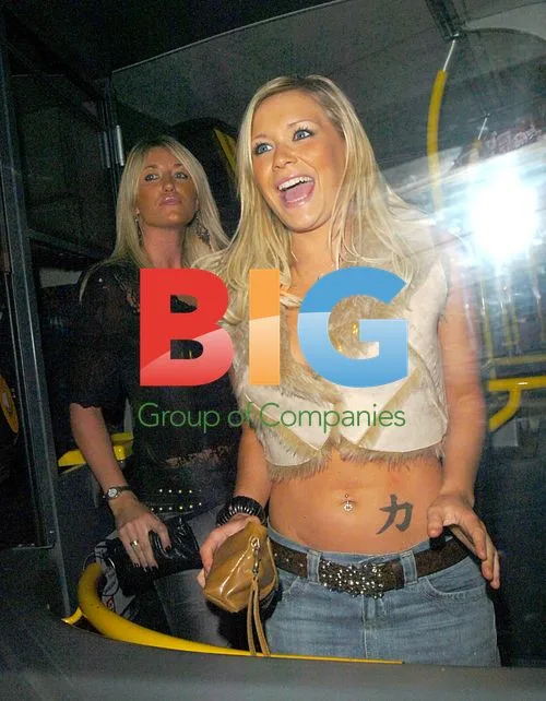 Suzanne Shaw eludes photographers