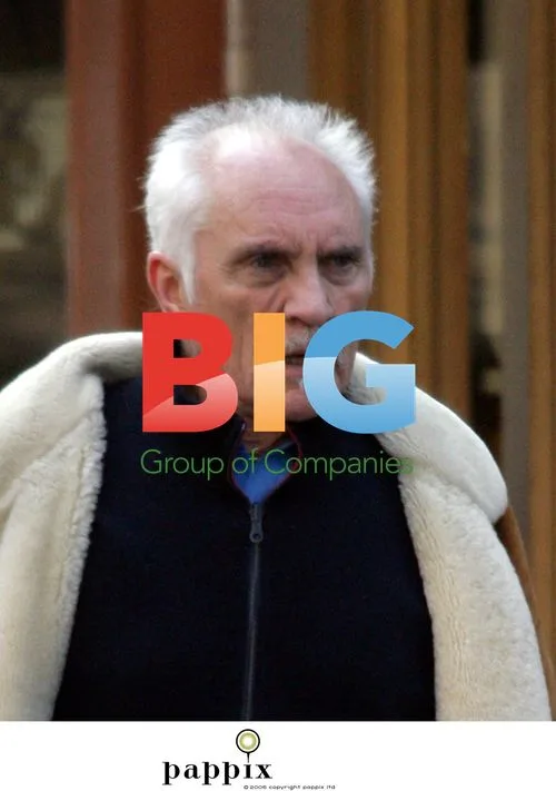 Terence Stamp spotted grocery shopping