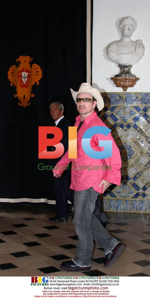 President Sampaio Decorates U2 in Lisbon