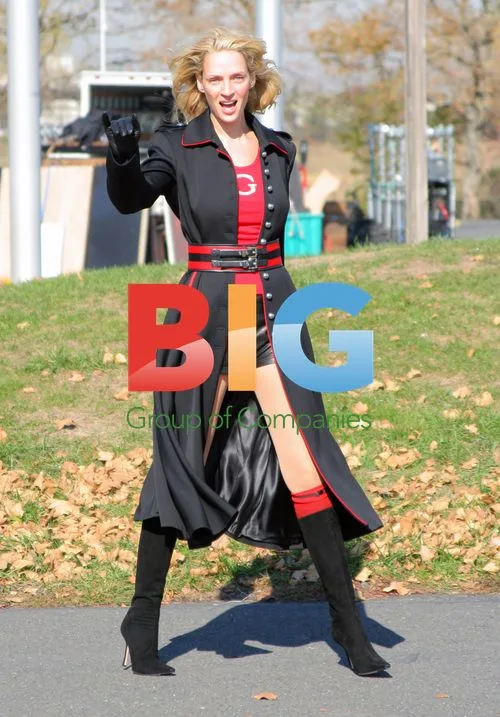 Uma Thurman on 'Super Ex-Girlfriend' set