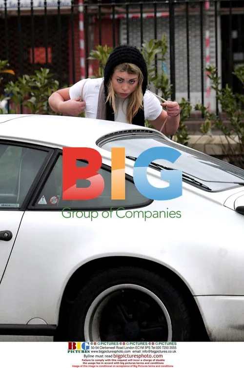 Actress Bill Piper leaves flat, car alarm issue