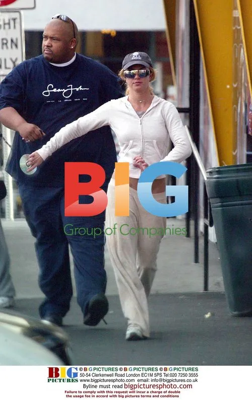Britney Spears buys CDs at Tower Records