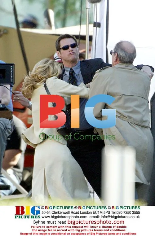 Jim Carrey and Tea Leoni filming "Fun With Dick And Jane"
