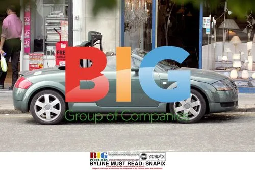 Chris Moyles Shops for Budget DVD Player