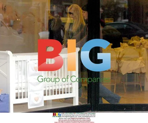 Claudia Schiffer Baby Shopping
