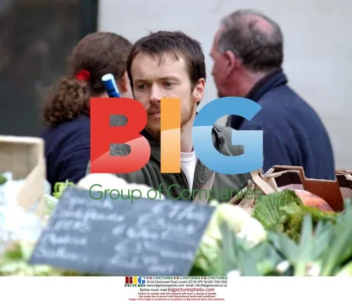 Damian Rice buys organic veg in Dublin