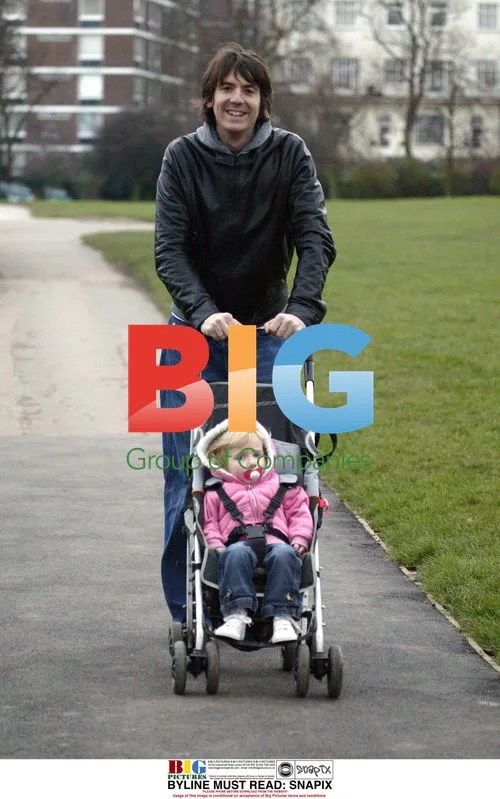 Toploader Dan Hipgrave and Daughter