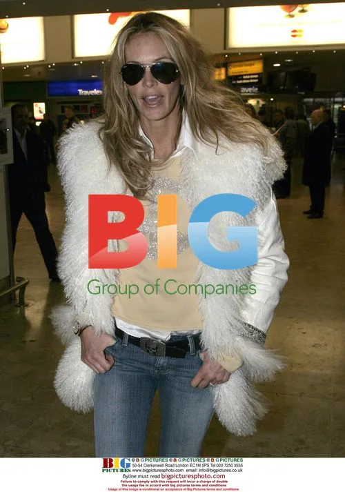 Elle MacPherson Arrives Back in England