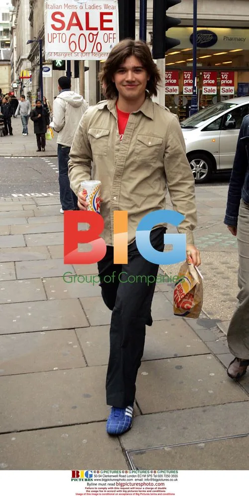 Hanson Members Grab Lunch After BBC Interview