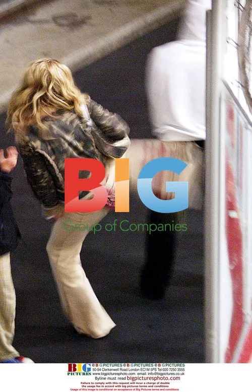 Rachel Hunter and Sean Avery at Hockey Game