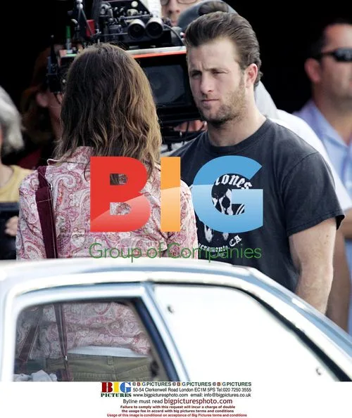 Jennifer Aniston on set after Brad Pitt split