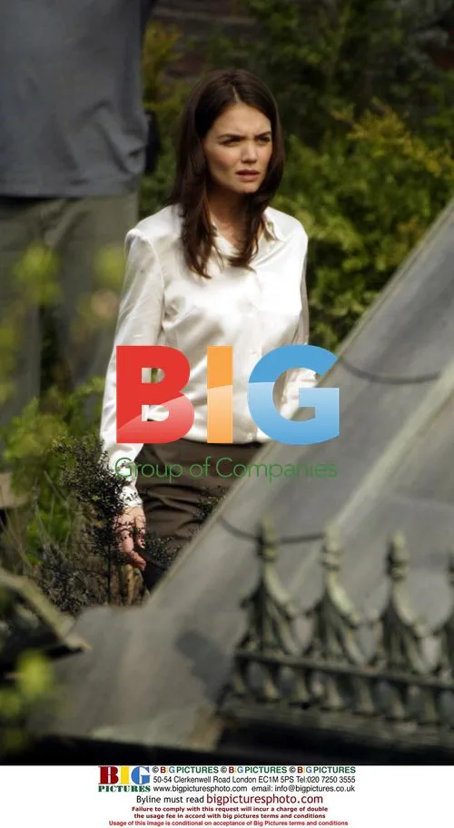 Katie Holmes on Batman set