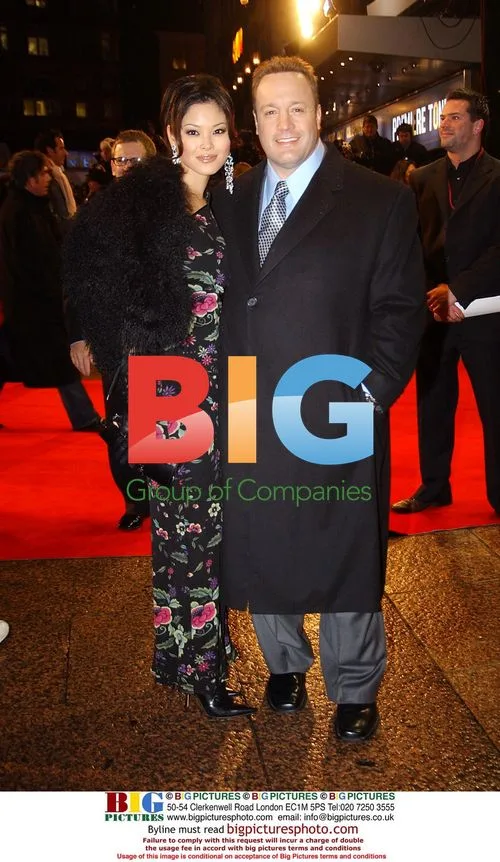 Kevin James and Steffiana De La Cruz at 'Hitch' Premiere