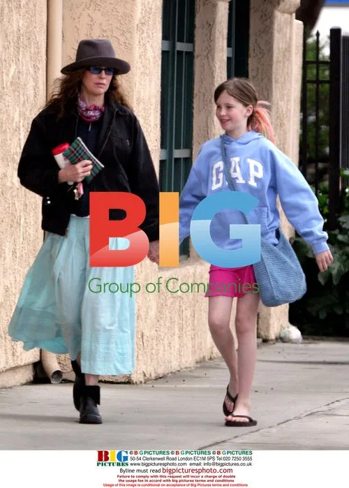 Kim Basinger and daughter Ireland shopping