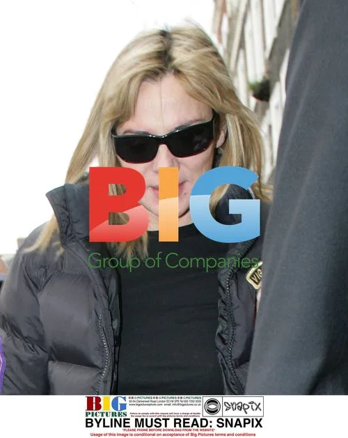 Kim Cattrall Visits Beauty Salon in London