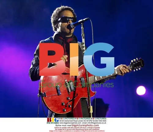 Lenny Kravitz performs at Algarve Summer Festival 2005