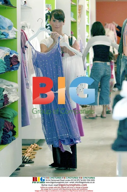 Jennifer Love Hewitt Shopping at Kitson