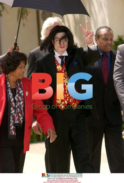 Michael Jackson Leaves Courthouse During Trial