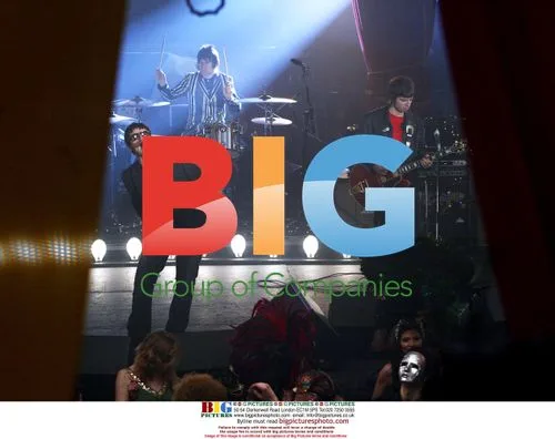 Oasis filming video at Hackney church