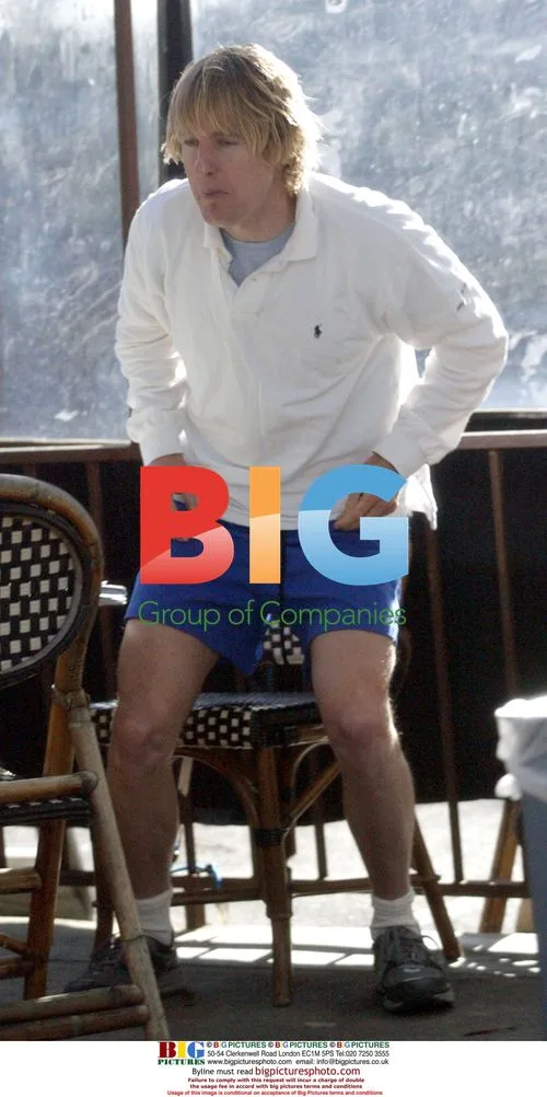 Owen Wilson Lunching Alone in Santa Monica