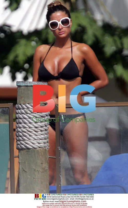 Rebecca Loos and Isabella Hervey Sunbathing in Fiji
