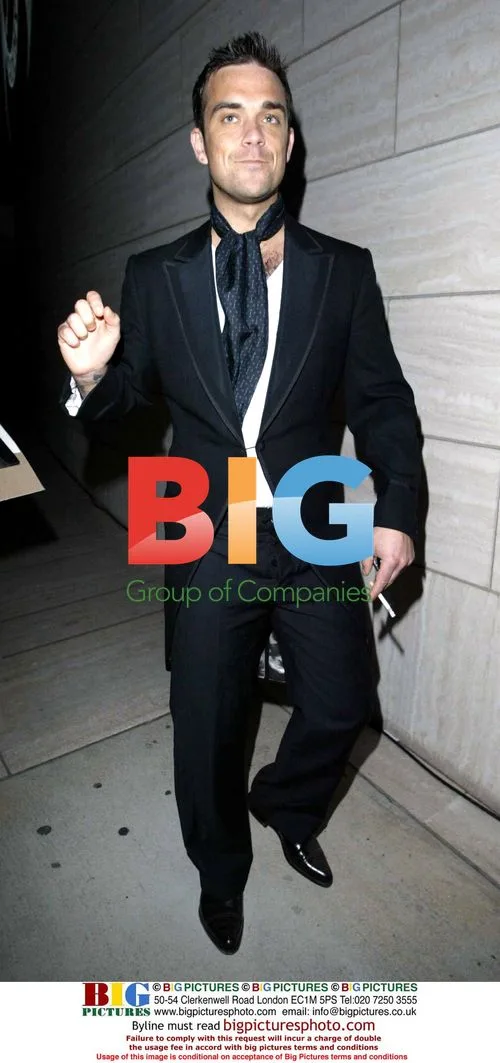 Robbie Williams Leaves Beckham Party