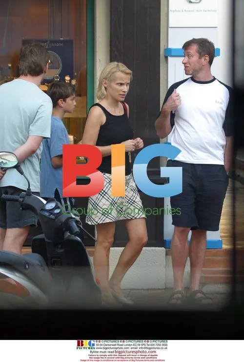 Roman Abramovitch and family shopping in Caribbean