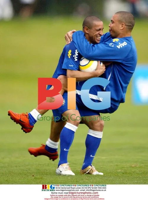 Ronaldo and Roberto Carlos training with Brazil