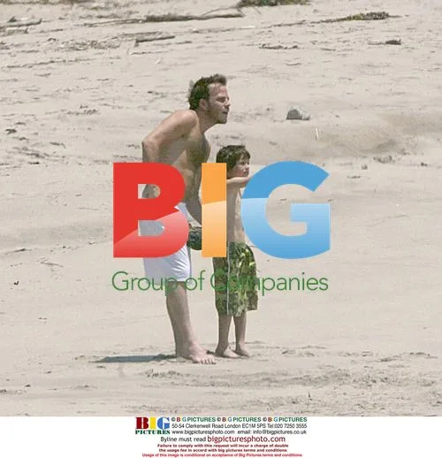 Stephen Dorff playing with Pamela's sons