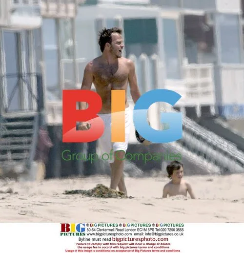 STEPHEN DORFF plays with Pamela's sons on Malibu beach