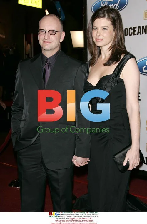 Steven Soderbergh & Jules Asner at 'Ocean's Twelve' Premiere