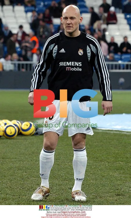 Thomas Gravesen makes Real Madrid debut